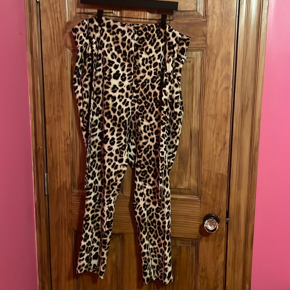 Size 18 New York & Co. Avenue Design Studio, leopard pants w/ front pockets